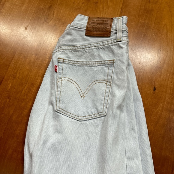 ❤️SOLD❤️ Levi’s Ribcage Wide Leg Jean Light Wash - Picture 4 of 6